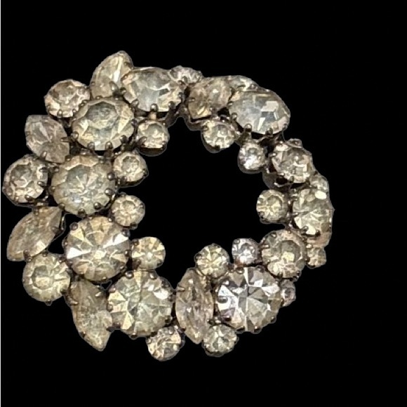 1940’s Vintage Rhinestone Bridal Wreath Brooch - Picture 5 of 9